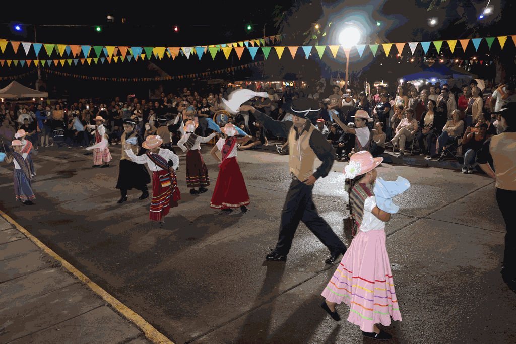 El Municipio de Baradero, a través de la Secretaría de Cultura, Educación, Comunicación y Deportes, realizó con gran éxito las Peñas del Carnaval durante tres jornadas consecutivas, los días 14, 15 y 16 de febrero, consolidando una propuesta cultural que combinó identidad, producción local y actividad económica . El Municipio de Baradero, a través de la Secretaría de Cultura, Educación, Comunicación y Deportes, realizó con gran éxito las Peñas del Carnaval durante tres jornadas consecutivas, los días 14, 15 y 16 de febrero, consolidando una propuesta cultural que combinó identidad, producción local y actividad económica .