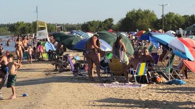 La Dirección de Turismo informó que aproximadamente 15 mil personas llegaron a Ramallo este fin de semana y que la capacidad hotelera fue del 60 por ciento. La Dirección de Turismo informó que aproximadamente 15 mil personas llegaron a Ramallo este fin de semana y que la capacidad hotelera fue del 60 por ciento.