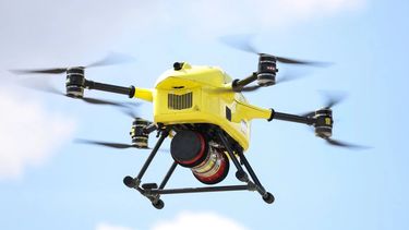 El dron del Centro de Monitoreo siguió desde el aire al sospechoso para desplegar a los agentes de Patrulla Urbana que lo rodearon y con la intervención policial terminó aprehendido. El dron del Centro de Monitoreo siguió desde el aire al sospechoso para desplegar a los agentes de Patrulla Urbana que lo rodearon y con la intervención policial terminó aprehendido.