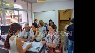 Quienes deseen evitar ir a la Agencia podrán realizar la consulta en la Web. (LA OPINION)