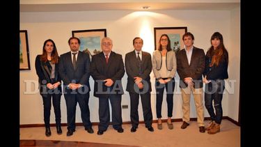 Referentes del Instituto de Derecho Penal del Colegio de Abogados junto al doctor Juan Carlos Diló. (LA OPINION)