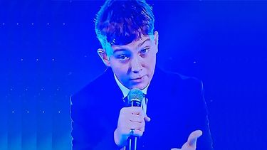 El joven cantante Franco Torqui, representante de la nueva generación del tango, se destacó en Bienvenidos a ganar.