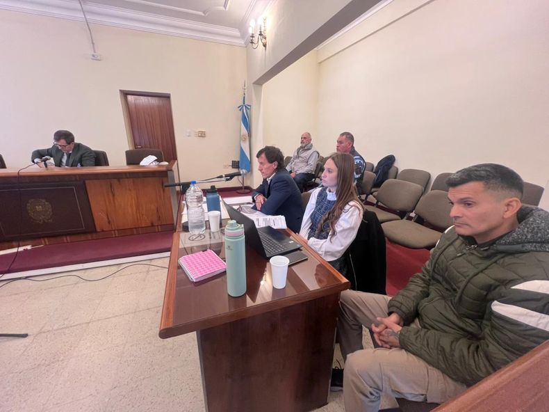 La Fiscalía sostiene que el sujeto que ocupa el banquillo de los acusados en el juicio participó de los robos sufridos por una madre adulta mayor y su hija en agosto y septiembre de 2024.