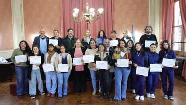 Se llevó a cabo este miércoles, en el Salón Dorado del Palacio Municipal, la entrega de certificados del Curso de Formación y Actualización PAI (Programa Ampliado de Inmunizaciones), destinado a vacunadores, enfermeros y personal del sistema de salud local. Se llevó a cabo este miércoles, en el Salón Dorado del Palacio Municipal, la entrega de certificados del Curso de Formación y Actualización PAI (Programa Ampliado de Inmunizaciones), destinado a vacunadores, enfermeros y personal del sistema de salud local.