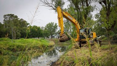 Las máquinas del área de Servicios Públicos de Pergamino están trabajando en distintos barrios.&nbsp;