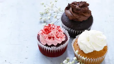 Cada año, el 15 de diciembre se celebra el Día Internacional del Cupcake, una de las opciones más populares en la pastelería que combina sabor y creatividad. Cada año, el 15 de diciembre se celebra el Día Internacional del Cupcake, una de las opciones más populares en la pastelería que combina sabor y creatividad.