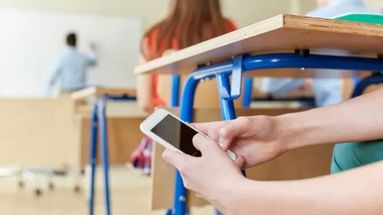 Arrancó la prohibición de celulares en las escuelas bonaerenses Arrancó la prohibición de celulares en las escuelas bonaerenses