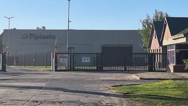 La empresa Fiplasto atraviesa un escenario de preocupación e incertidumbre ante las restricciones en el suministro de gas natural que podrían afectar su funcionamiento durante los meses de invierno. La empresa Fiplasto atraviesa un escenario de preocupación e incertidumbre ante las restricciones en el suministro de gas natural que podrían afectar su funcionamiento durante los meses de invierno.