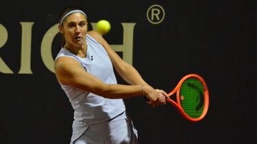 Julia Riera enfrentará este jueves a la estadounidense Iva Jovic por el pase a cuartos. Julia Riera enfrentará este jueves a la estadounidense Iva Jovic por el pase a cuartos.