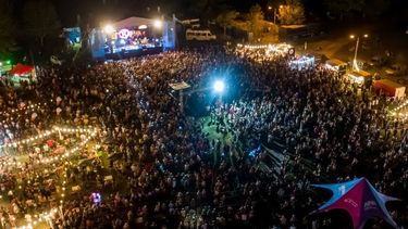 El próximo domingo 23 a partir de las 11 horas se llevará a cabo una nueva edición de este festival impulsado por el Gobierno de Junín, en asociación con la Cámara Empresaria Hotelera Gastronómica (CEGH) y artistas locales que tendrá su oportunidad para demostrar su talento ante el público. Además, habrá un patio gastronómico compuesto por 20 carros con una oferta variada y de calidad, como así también un paseo de emprendedores y juegos infantiles para los más chicos. El próximo domingo 23 a partir de las 11 horas se llevará a cabo una nueva edición de este festival impulsado por el Gobierno de Junín, en asociación con la Cámara Empresaria Hotelera Gastronómica (CEGH) y artistas locales que tendrá su oportunidad para demostrar su talento ante el público. Además, habrá un patio gastronómico compuesto por 20 carros con una oferta variada y de calidad, como así también un paseo de emprendedores y juegos infantiles para los más chicos.