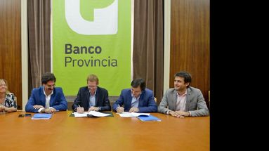 Funcionarios de Nación y Provincia durante la firma del convenio. (MINISTERIO DE AGROINDUSTRIA)