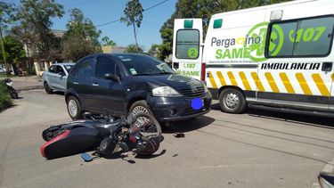 En Paso y Barbazán chocaron la moto 110 y el auto Citroën C3. En Paso y Barbazán chocaron la moto 110 y el auto Citroën C3.