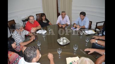 El año pasado los gremios que representan a los empleados municipales y el Ejecutivo local acordaron una recomposición del 41,2 por ciento, que fue percibida de manera escalonada. (ARCHIVO LA OPINION)