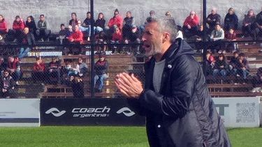 Adrián Aranda tuvo un positivo debut en casa como DT de Rojinegro, que el domingo jugará en Salta. Adrián Aranda tuvo un positivo debut en casa como DT de Rojinegro, que el domingo jugará en Salta.