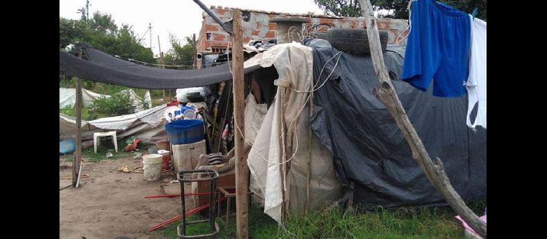 La actual vivienda de la familia Juárez es muy precaria y no cumple con las condiciones que Marquitos necesita para vivir en Pergamino. (PERGAMINO ABRAZA A MARQUITOS)