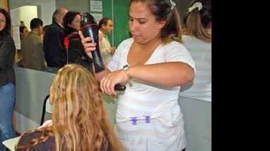 Uno de los talleres más convocantes es el de peluquería. (ARCHIVO LA OPINION)