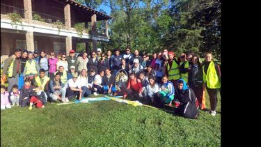 Todos los años alrededor de 50 personas caminan con la imagen de la Virgen. (COMISION ORGANIZADORA CAMINATA A LUJAN)
