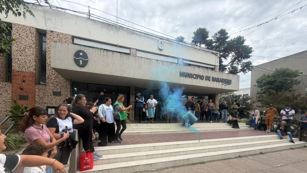 El secretario general de ATE, Carlos Morel, habló sobre la manifestación que llevaron adelante en las escalinatas del municipio por el tema de las paritarias. El secretario general de ATE, Carlos Morel, habló sobre la manifestación que llevaron adelante en las escalinatas del municipio por el tema de las paritarias.