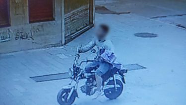 El adolescente de 16 años fue registrado por cámaras de seguridad. El adolescente de 16 años fue registrado por cámaras de seguridad.