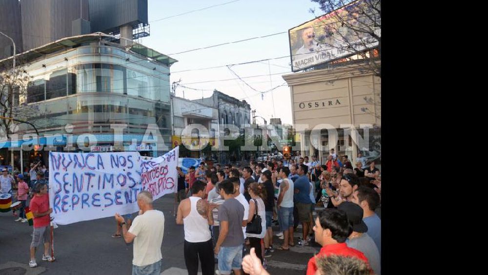 Movilización al Centro.  (LA OPINION)