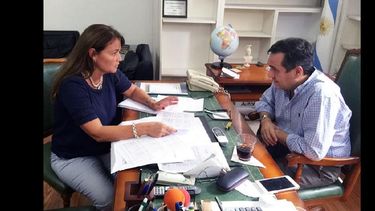 La diputada María del Huerto Ratto con el ministro Alejandro Finocchiaro. (PRENSA DIPUTADOS)