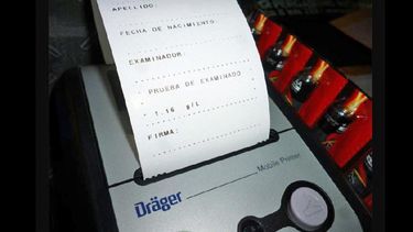 Otro fin de semana con numerosos controles de alcoholemia en las calles de nuestra ciudad. (LA OPINION)