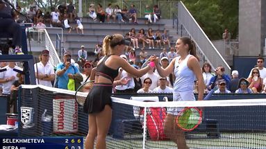 Julia Riera en el saludo final luego de perder en la ronda inicial de la qualy.