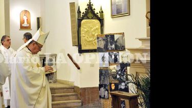 Héctor Cardelli presidió una misa en la Catedral de San Nicolás y recordó las virtudes de Ponce de León. (OBISPADO DE SAN NICOLAS)