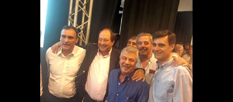 Javier Olaeta (intendente electo de Arrecifes), Ernesto Sanz, Omar Pacini, Claudio Rossi (intendente electo de Rojas) y el dirigente pergaminense Sergio Boccanera. (UCR)