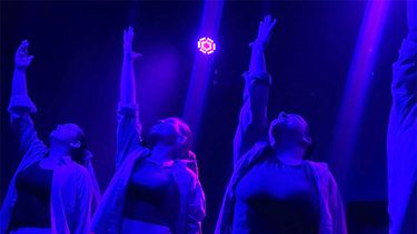 Nativas Danzan en el Teatro Unión Ferroviaria: talentosas bailarinas folklóricas dan vida a esta puesta en escena. Nativas Danzan en el Teatro Unión Ferroviaria: talentosas bailarinas folklóricas dan vida a esta puesta en escena.