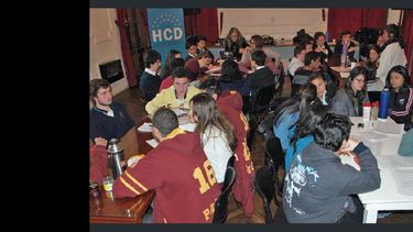 Los jóvenes del Parlamento Estudiantil concretaron una reunión en el recinto del HCD