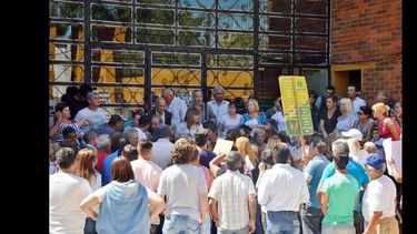 Los vecinos reiterarán sus reclamos, esta vez en la Plaza Merced. (ARCHIVO LA OPINION)