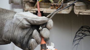 la cooperativa electrica de pergamino mensualmente detecta alrededor de 25 conexiones clandestinas la cooperativa electrica de pergamino mensualmente detecta alrededor de 25 conexiones clandestinas