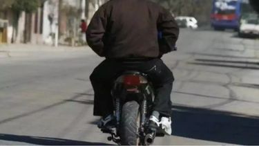 El fiscal Germán Guidi le imputó la participación de dos violentos episodios ocurridos en la vía pública donde llegaron a derribar a personas en moto para intentar despojarlas de pertenencias de valor. El fiscal Germán Guidi le imputó la participación de dos violentos episodios ocurridos en la vía pública donde llegaron a derribar a personas en moto para intentar despojarlas de pertenencias de valor.