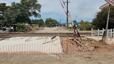 Después de varias semanas de incertidumbre en los últimos días se aceleraron los trabajos sobre el paso a nivel del ingreso a la ciudad. Después de varias semanas de incertidumbre en los últimos días se aceleraron los trabajos sobre el paso a nivel del ingreso a la ciudad.