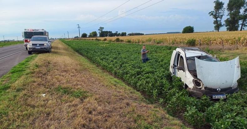 El joven pergaminense Juan Pedro Seliaro fue asistido y trasladado en una unidad sanitaria de emergencias y su padre, quien iba de acompañante, resultó ileso.
