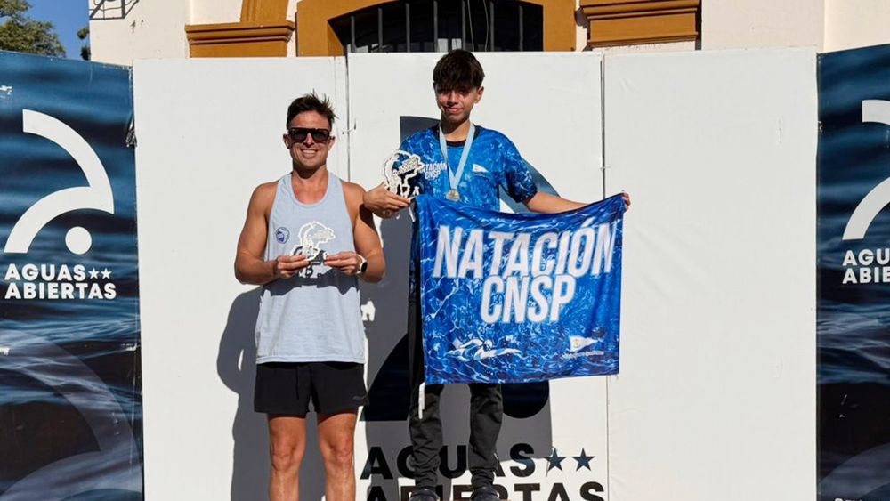 Emanuel Cottet en la premiación: tercero en la general y ganador en su categoría.