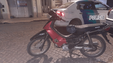 dos jovenes detenidos mientras manejaban una motocicleta buscada por hurto dos jovenes detenidos mientras manejaban una motocicleta buscada por hurto