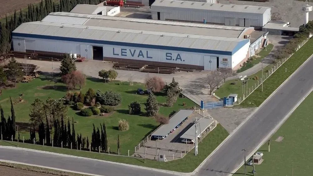 La empresa metalúrgica Leval enfrenta un escenario cada vez más delicado, con disminución de actividad, reducción de personal y un futuro inmediato lleno de incertidumbre. Desde la Unión Obrera Metalúrgica (UOM) advirtieron que, si no se revierte la falta de trabajo en el corto plazo, la planta podría dejar de funcionar antes de que termine mayo. La empresa metalúrgica Leval enfrenta un escenario cada vez más delicado, con disminución de actividad, reducción de personal y un futuro inmediato lleno de incertidumbre. Desde la Unión Obrera Metalúrgica (UOM) advirtieron que, si no se revierte la falta de trabajo en el corto plazo, la planta podría dejar de funcionar antes de que termine mayo.