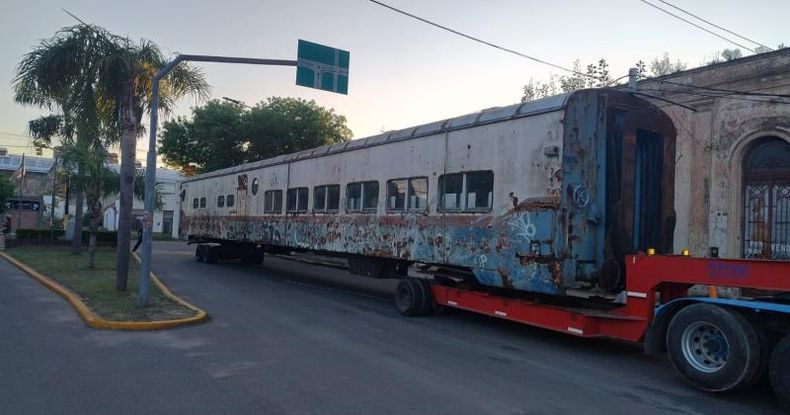 Uno de los dos vagones de transporte de pasajeros que serán sometidos a restauraciones de los especialistas del colectivo de historia ferroviaria Apref.