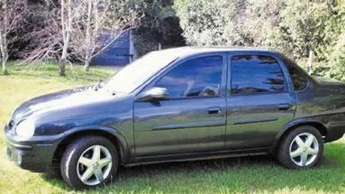 El Chevrolet Corsa que alquilaban los colombianos para asaltar a las personas que salían de los bancos con dinero. El Chevrolet Corsa que alquilaban los colombianos para asaltar a las personas que salían de los bancos con dinero.