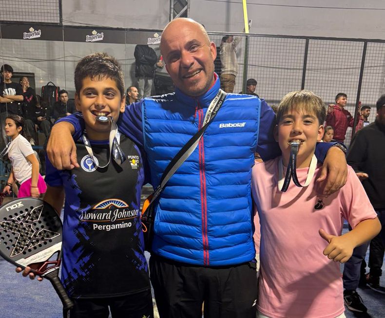 Vitto Benvenutto y Angel Solano con el entrenador de ambos, Ariel Ferreyra. Vitto Benvenutto y Angel Solano con el entrenador de ambos, Ariel Ferreyra.