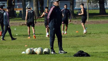 Sebastián “Terremoto” Cejas tendrá en Chivilcoy su primer examen como DT de Douglas.