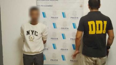 El ladrón fue detenido por los efectivos policiales de la DDI Pergamino. El ladrón fue detenido por los efectivos policiales de la DDI Pergamino.