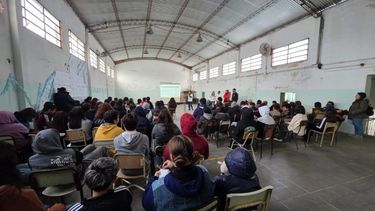 Con el objetivo de acompañar el desarrollo integral de adolescentes y promover hábitos saludables, el Municipio de Zárate comenzó a implementar un programa municipal de charlas interdisciplinarias destinado a estudiantes del Nivel Secundario de escuelas públicas del distrito. Con el objetivo de acompañar el desarrollo integral de adolescentes y promover hábitos saludables, el Municipio de Zárate comenzó a implementar un programa municipal de charlas interdisciplinarias destinado a estudiantes del Nivel Secundario de escuelas públicas del distrito.
