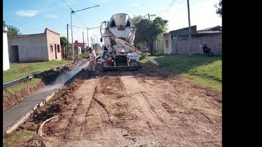 La extensión del cordón cuneta es una de las prioridades para los barrios de la ciudad. (LA OPINION)