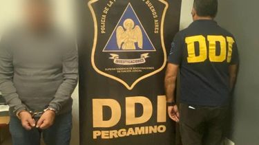 Pergamino: el sujeto de 53 años está involucrado en un grave robo reciente donde delincuentes irrumpieron en la casa de un hombre en horas de la madrugada y lo maniataron para despojarlo de pertenencias de valor. Pergamino: el sujeto de 53 años está involucrado en un grave robo reciente donde delincuentes irrumpieron en la casa de un hombre en horas de la madrugada y lo maniataron para despojarlo de pertenencias de valor.