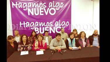 El candidato a intendente del Frente para la Victoria presentó a sus colaboradores en tres áreas. (LA OPINION)