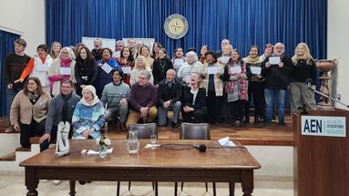 La Asociación de Escritores Nicoleños (AEN), institución que lleva 17 años promoviendo la labor de los autores locales, anunció la realización de la tercera edición del Ciclo Puro Verso. La Asociación de Escritores Nicoleños (AEN), institución que lleva 17 años promoviendo la labor de los autores locales, anunció la realización de la tercera edición del Ciclo Puro Verso.