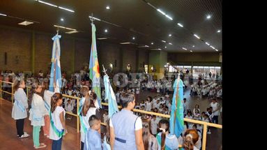 Comenzó el ciclo lectivo y Javier Martínez participó del acto en la Escuela Primaria Nº 53